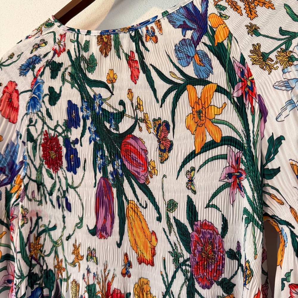 Charlie B Flowy Spring Floral Blouse Ruched Keyhole Front Semi Sheer Size L - Picture 8 of 8